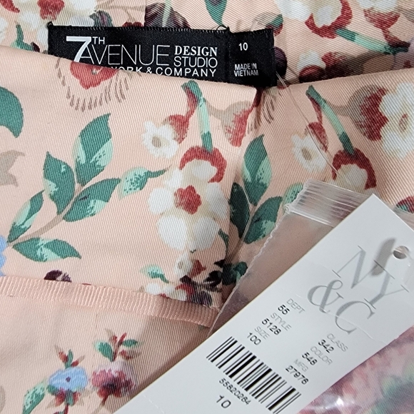 NWT cuffed NY & Co. cuffed shorts. 4" inseam. Size 10. - Picture 3 of 3